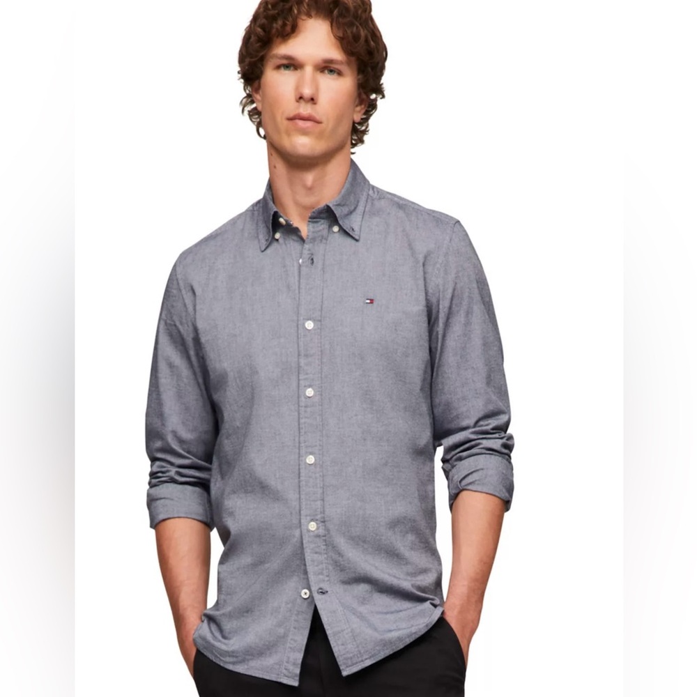 Tommy Hilfiger Men's Classic Fit Button-Down Shirt Size Large in Desert Sky